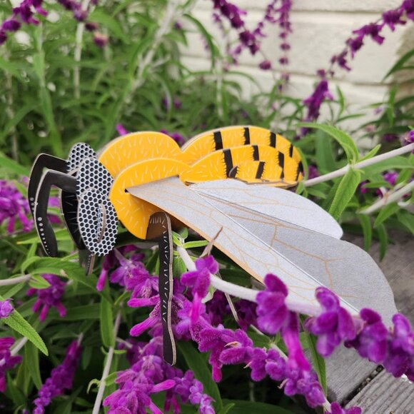 HONEY BEE MODEL Flapping Wing Eco Friendly Cardboard Honeybee Bee Figure - Picture 3 of 11